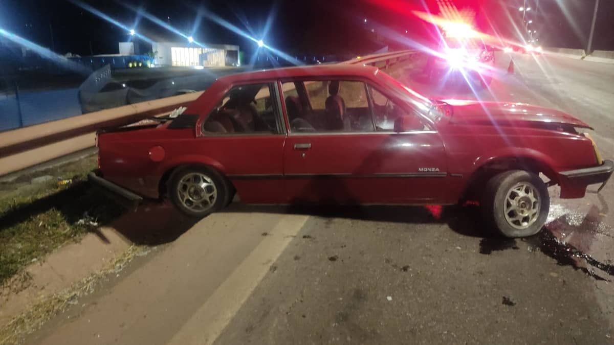 PM prende dois motoristas embriagados em menos de 20 minutos no Anel Rodoviário  