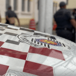 Adolescente de 16 anos mata pais e irmã adotivos e liga para a polícia em SP