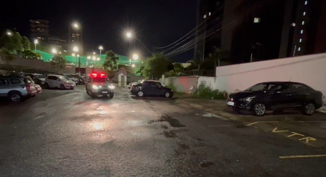 Suspeito de 'alta periculosidade' é preso em carro com a família, na av. Afonso Pena, em BH
