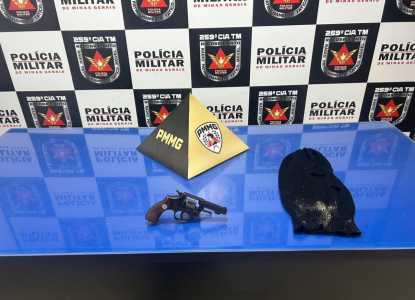 Arma do crime apreendda pela Pilícia Militar em Moc