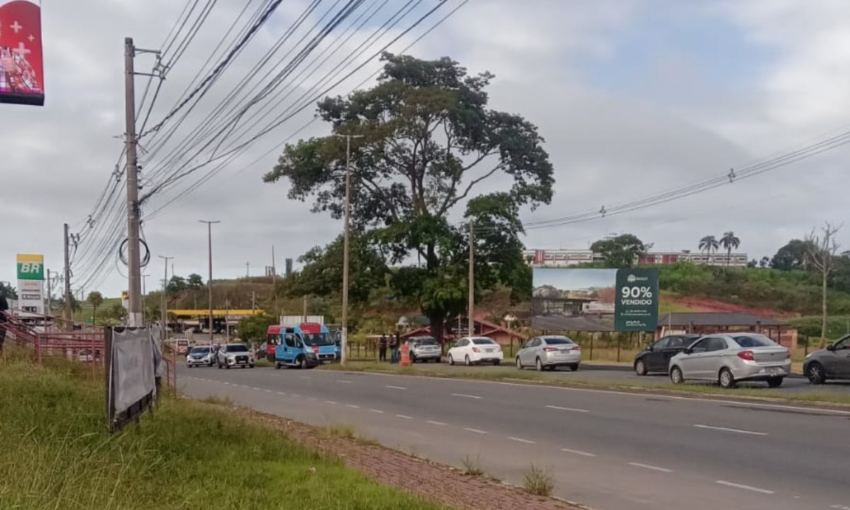 Polícia Militar do RJ intercepta em Juiz de Fora van roubada na BR-040