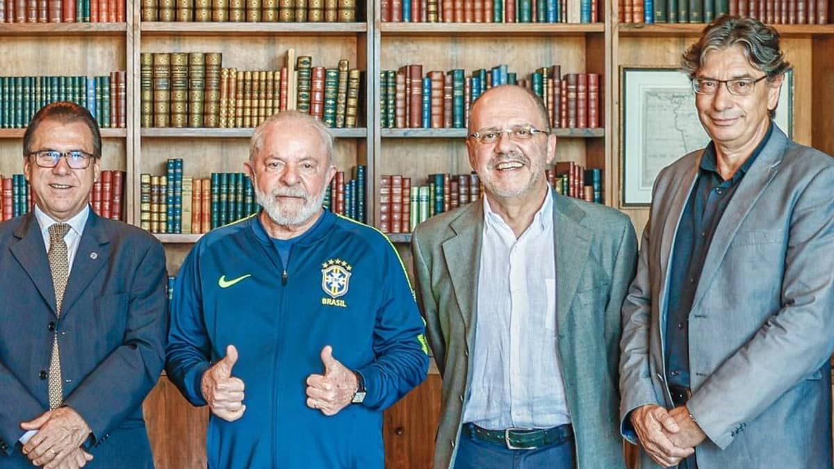 Lula se reúne com Pochmann e debate iniciativa que tem participação dos EUA