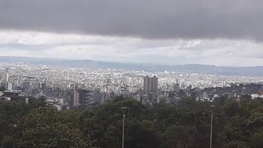 Pode chover a qualquer momento na capital