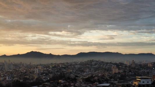 Pode chover entre 20 e 30 mm/h ou até 50 mm/dia; alerta é válido até terça-feira (22)