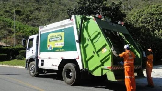 Pode separar o saco de lixo e colocar na rua porque o caminhão vai passar!
