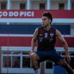 Fortaleza rescinde contrato com meia argentino, que fica livre no mercado