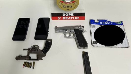 Polícia apreendeu armas e celulares do trio