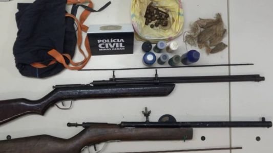 Polícia apreendeu armas e materiais utilizados na agressão da criança