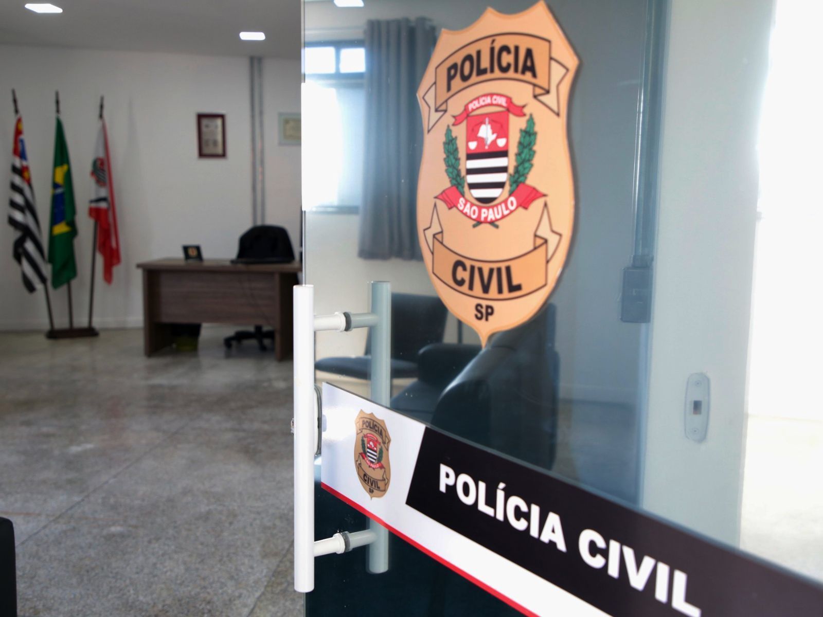 Criminosos assaltam mercado e fazem reféns em São Paulo; entenda