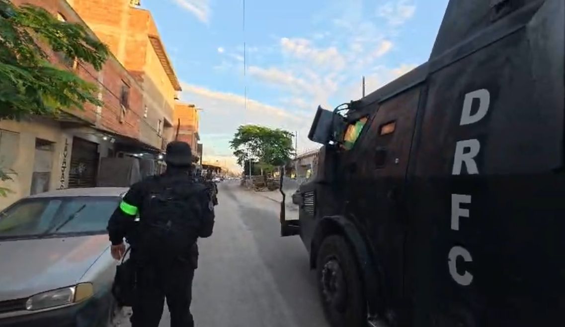 Polícia Civil deflagra operação contra roubo de cargas ligado ao CV em Manguinhos, no RJ