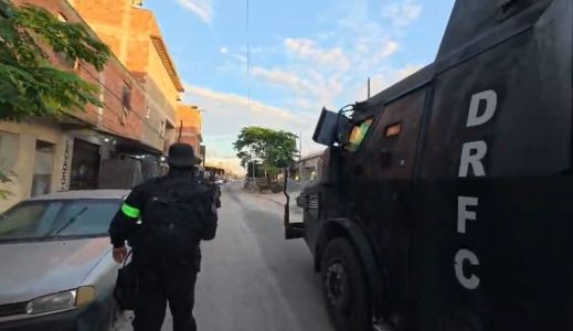 Polícia Civil deflagra operação contra roubo de cargas ligado ao CV em Manguinhos, no RJ