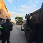 Polícia Civil deflagra operação contra roubo de cargas ligado ao CV em Manguinhos, no RJ