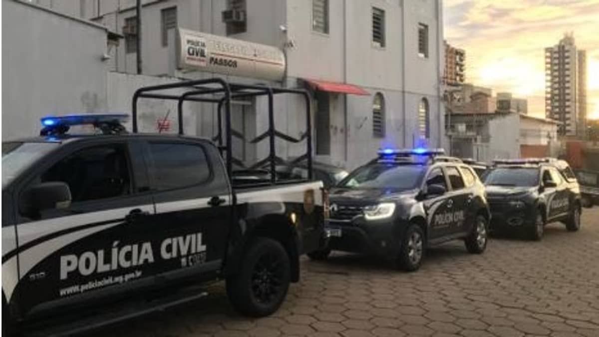 Dupla suspeita de espancar e matar homem em briga de trânsito se entrega à polícia  