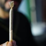 Bebê de 10 meses ingere cigarro de maconha e vai parar no hospital em Juiz de Fora 