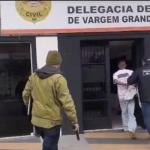 Homem é preso ao fazer pausa para lanche e deixar digitais na garrafa de refrigerante