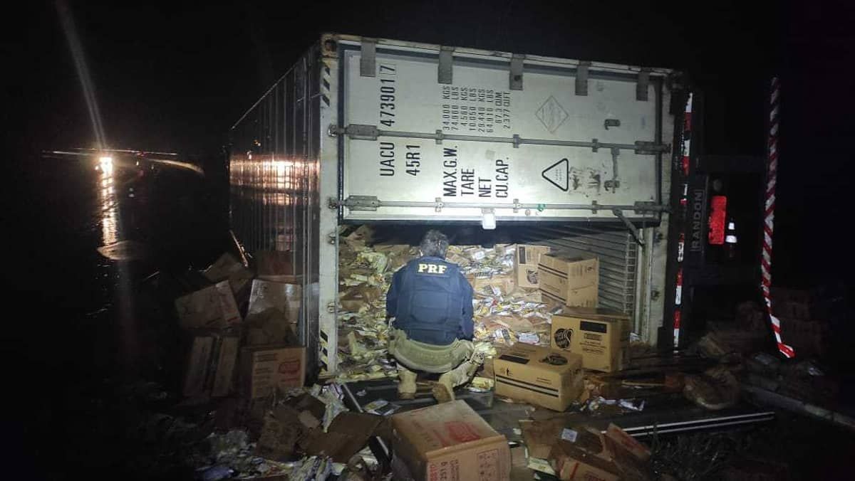 Sete pessoas são presas pela PRF após outra tentativa de saque de carga na BR-381, em Nepomuceno