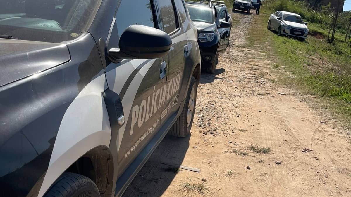 Suspeitos de tráfico, homicídios e roubos são presos em flagrante no 'Cantão' em Minas  