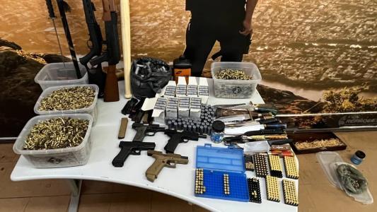 Polícia cumpriu mandado de busca e apreensão na casa do suspeito
