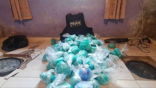 Polícia encontra 19 mil porções de K9 enterradas em "casa bomba" que abastecia Cracolândia.