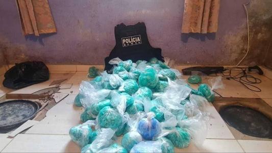 Polícia encontra 19 mil porções de K9 enterradas em "casa bomba" que abastecia Cracolândia.