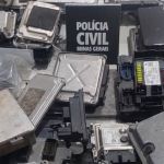 Polícia encontra peças de carros em ação contra pai e filho suspeitos de desmanche