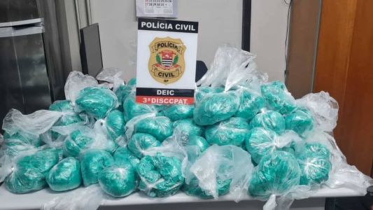 Polícia estoura "casa bomba" que alimentava tráfico de drogas na Cracolândia.