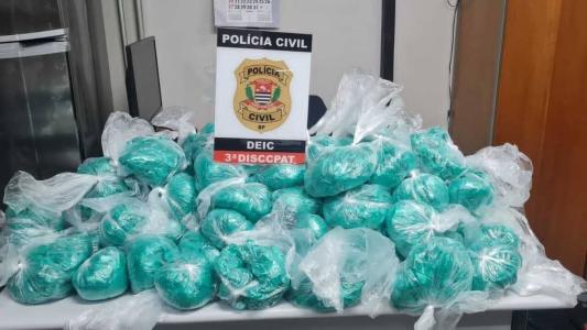 Polícia estoura "casa bomba" que alimentava tráfico de drogas na Cracolândia.