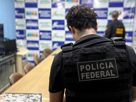 Agentes da Polícia Federal na Amprev