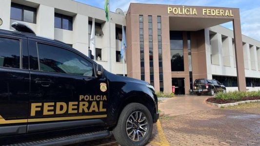 Polícia Federal prendeu homem que tentou invadir sede da superintendência com carro