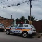 Bebê que ficou vários dias sem comer junto aos pais mortos deixa hospital