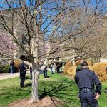 Mulher mata 3 crianças e 3 adultos em ataque a tiros em escola nos EUA