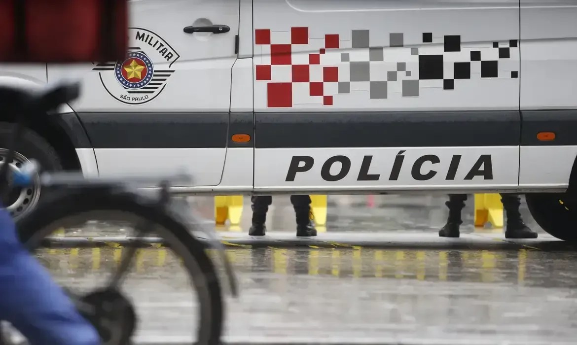 Durante buscas por PM sumido, polícia encontra três corpos enterrados no Guarujá (SP)