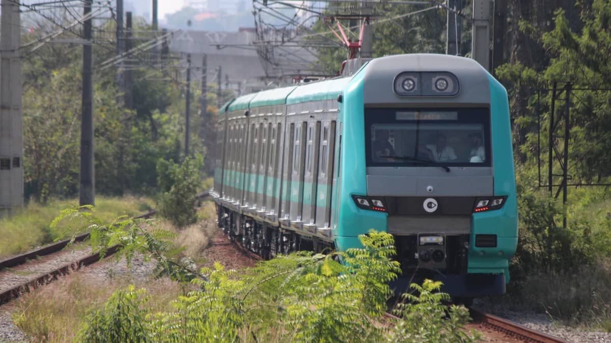 Polícia investiga se tubo metálico causou danos na linha-9 Esmeralda do trem de SP