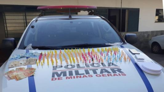 Polícia Militar apreende mais de 200 pinos de cocaína