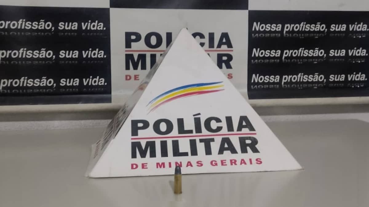 Polícia Militar detém condutor sem CNH e encontra munição