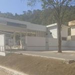 Mulher acende isqueiro perto de carro durante briga com ex e casal é atingido pelas chamas em Minas