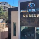 Baleado invade igreja evangélica sangrando, pede socorro e escapa dos bandidos em Ibirité