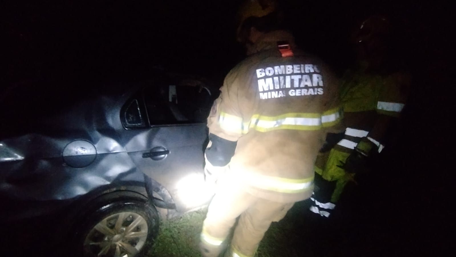 Duas pessoas ficam feridas em acidente na BR-251, em Francisco Sá, no Norte de Minas