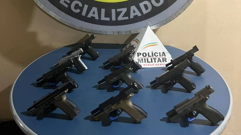 Adolescente é apreendido com 10 armas escondidas na mochila no Aglomerado da Serra  