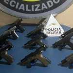 Adolescente é apreendido com 10 armas escondidas na mochila no Aglomerado da Serra