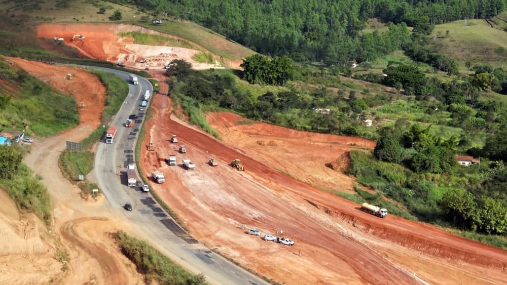 Feriado de Finados: estradas de Minas têm mais de 70 pontos de interdições parciais 