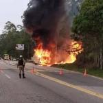 Ônibus com 43 passageiros pega fogo no interior de Minas