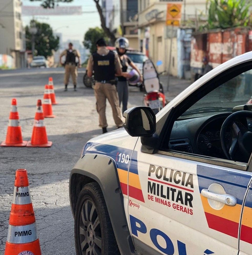 Indústria da multa: documento da PM aponta que policiais são premiados por multar motoristas