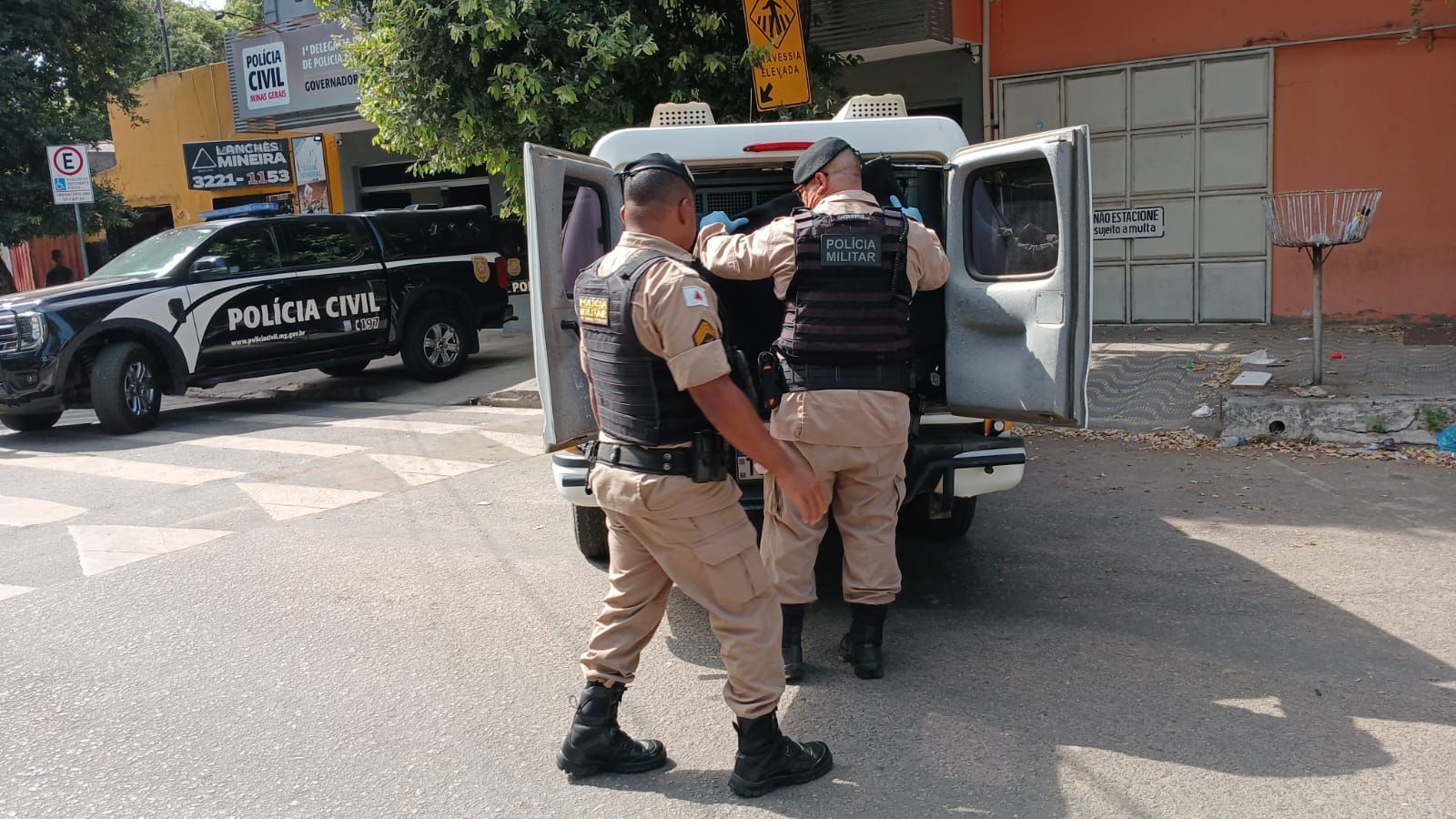 Foragido procura PM para registrar agressão e é preso em Governador Valadares, em MG