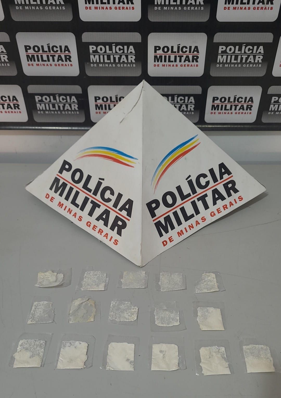 Adolescente é apreendido com drogas, arma e peças de motos furtada em Várzea da Palma, no Norte de Minas
