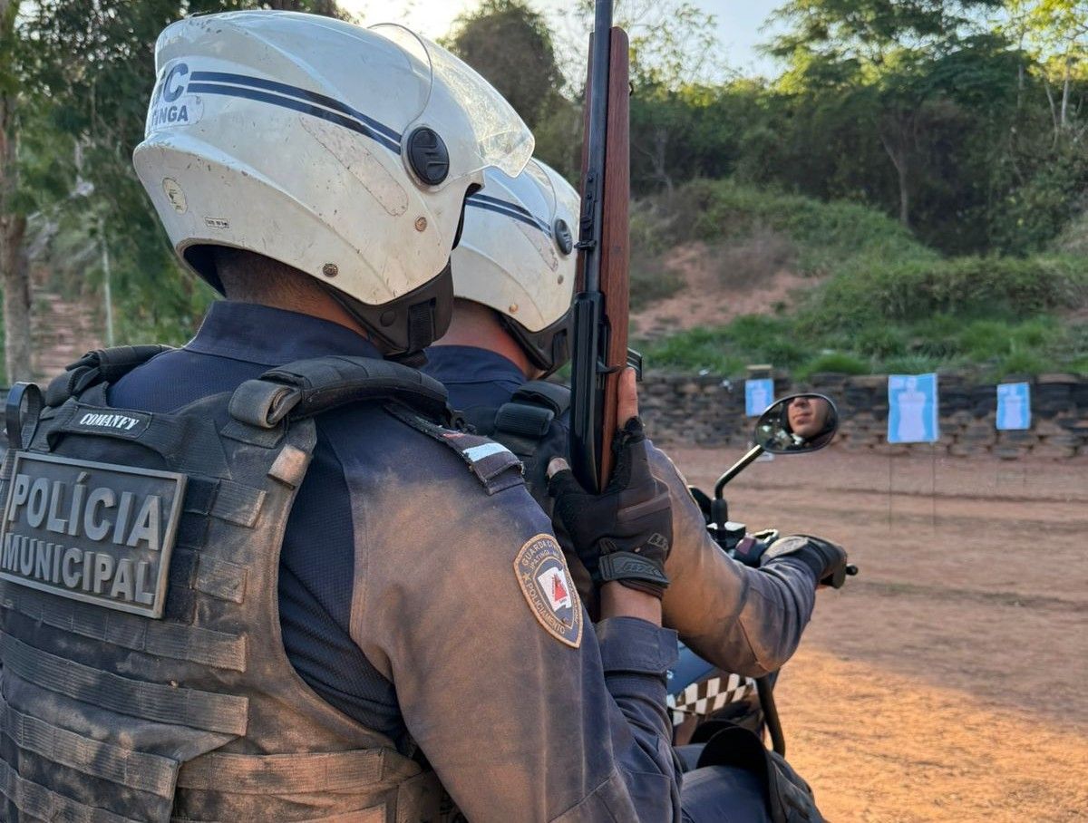 Policiais Municipais treinam tiro embarcado com motocicletas em Ipatinga