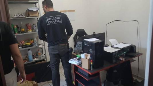 Polícia prende hackers que vendiam dados de ministros do STF, governadores e deputados.