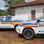 Motorista faz ultrapassagem forçada, tenta furar bloqueio policial e é pego com drogas