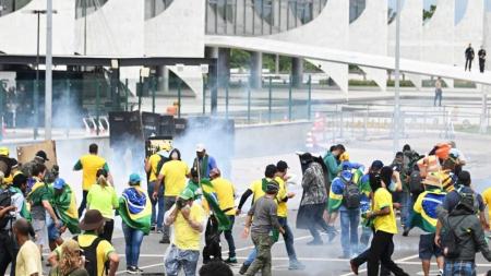 Polícia reage a invasão do Congresso Nacional