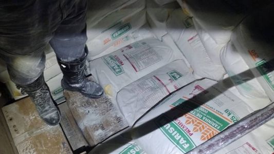 Polícia Rodoviária apreende anabolizantes contrabandeados entre carga de farina.